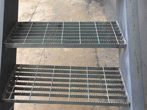 鋼梯踏步板安裝方式以及技術要求 鋼梯踏步板安裝方式以及技術要求